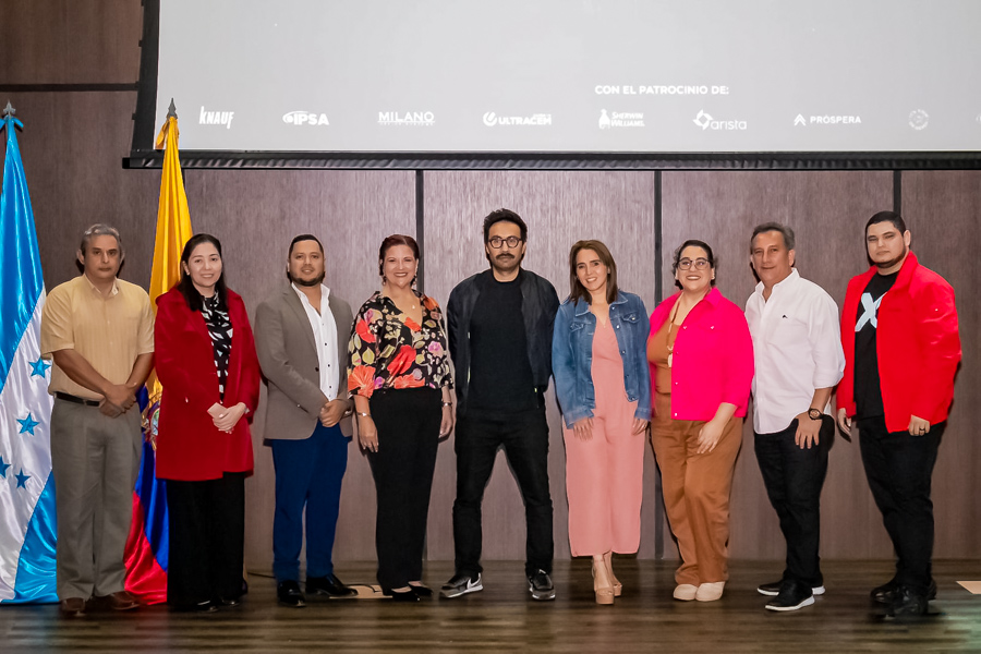 Estudiantes de USAP ganan primer y segundo lugar de Habitat Lunaris