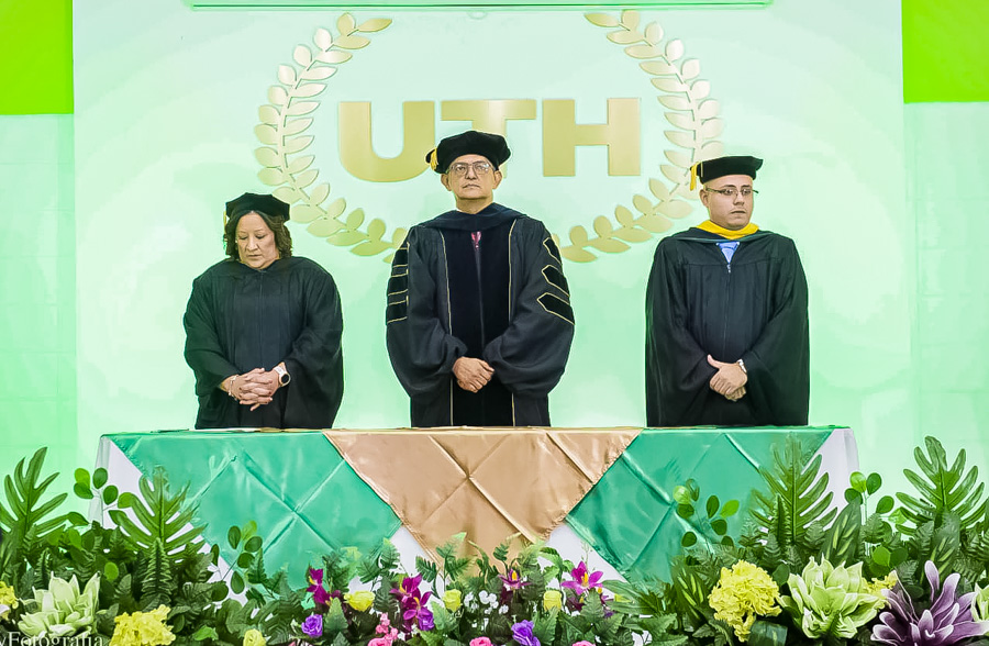 La 32 ceremonia graduación by UTH La Ceiba (48)