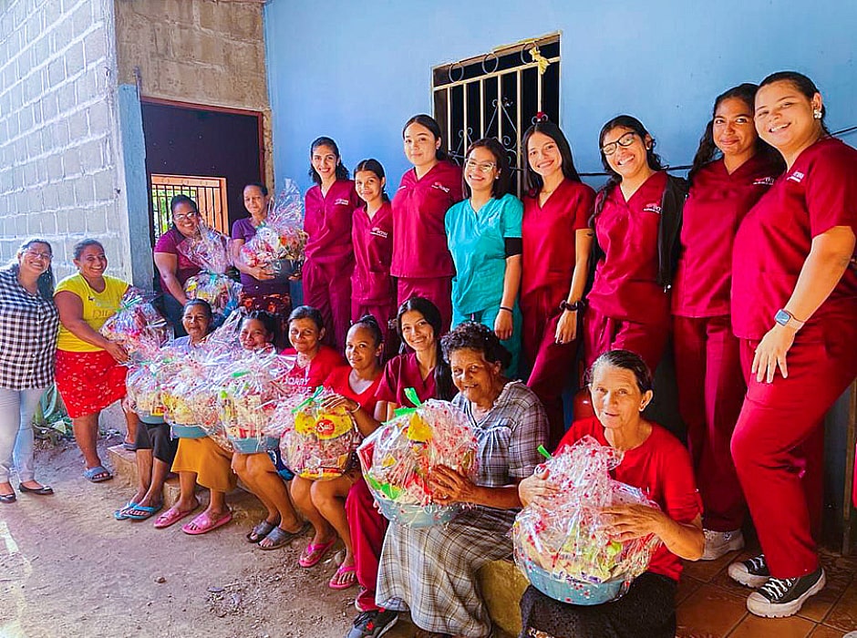 PORTADA-Entrega-canastas-navidenas-by-UCENM-Honduras-min