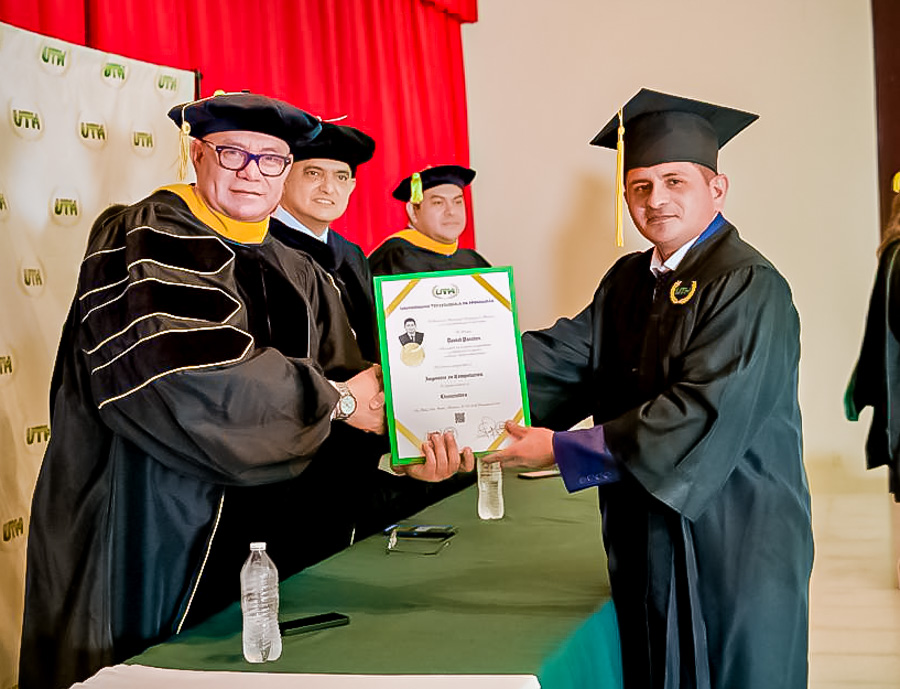 Primera graduación Universidad Tecnológica de Honduras UTH campus Choloma