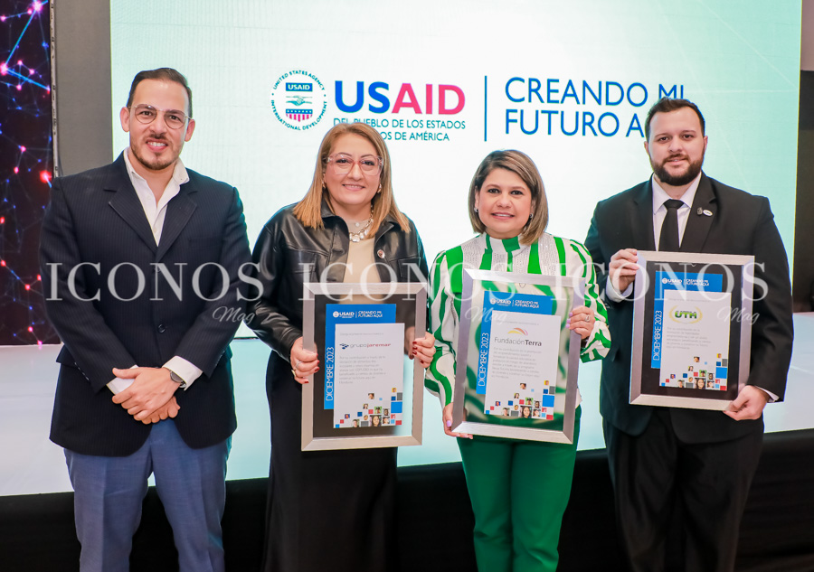 Reconocimiento Universidad Tecnológica de Honduras por Usaid
