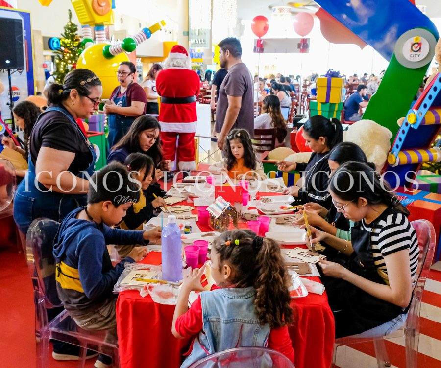 Taller Santa's factory 2023 by City Mall San Pedro Sula
