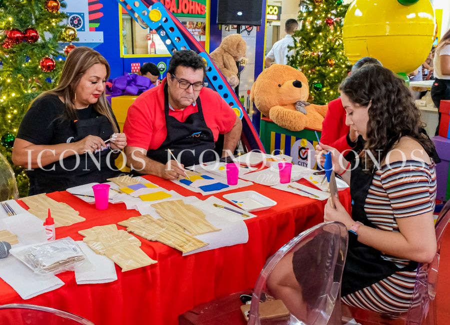 Taller Santa's factory 2023 by City Mall San Pedro Sula