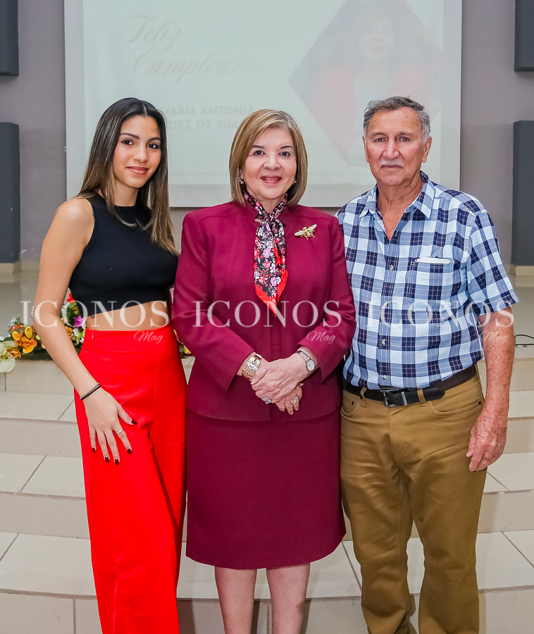 Cumpleaños Rectora UCENM