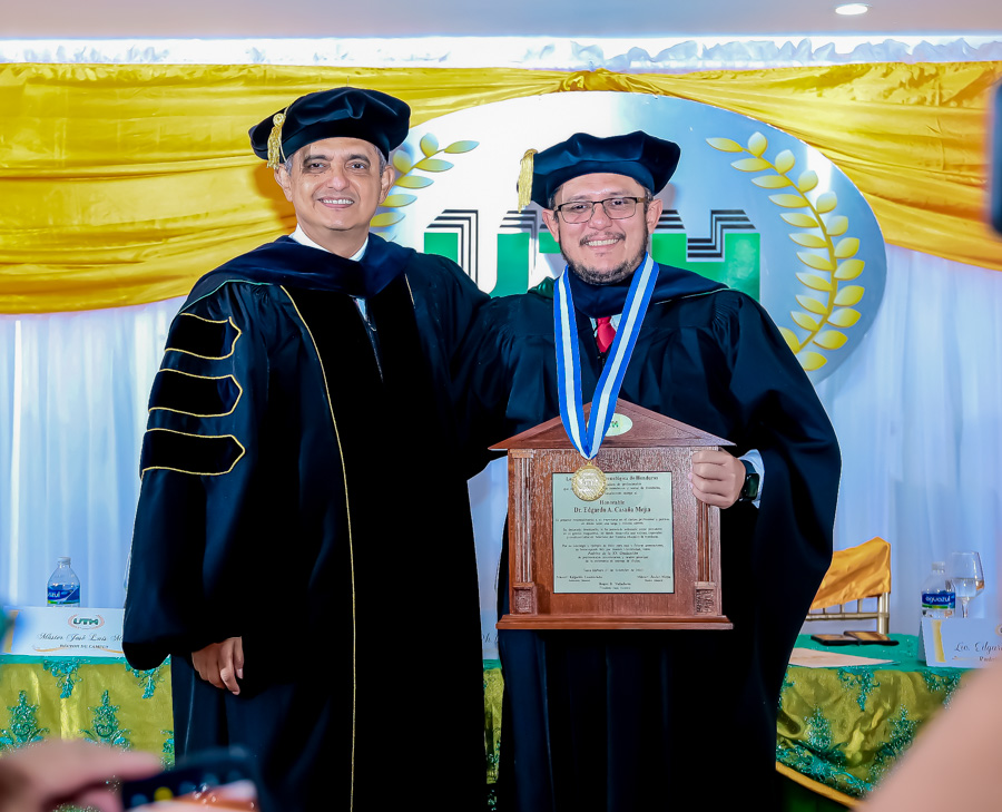 La 19 ceremonia graduación by UTH Santa Bárbara (29)