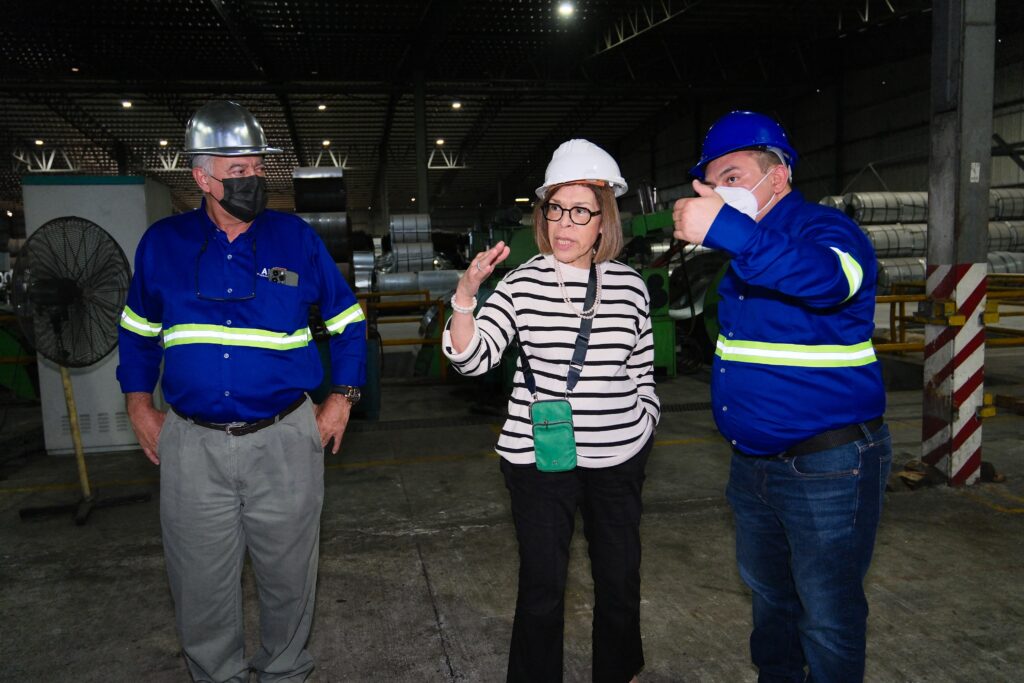 Visita Rebeca Santos presidenta Banco Central Honduras Alutech (4)