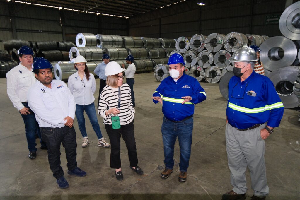 Visita Rebeca Santos presidenta Banco Central Honduras Alutech (4)