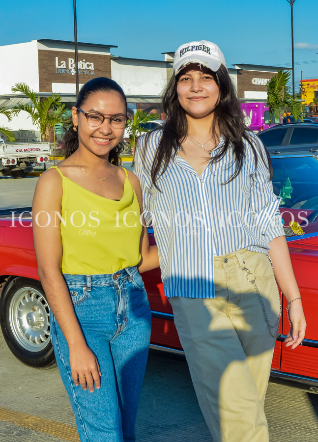 Exhibición carros clásicos 2024 Megaplaza Palenque