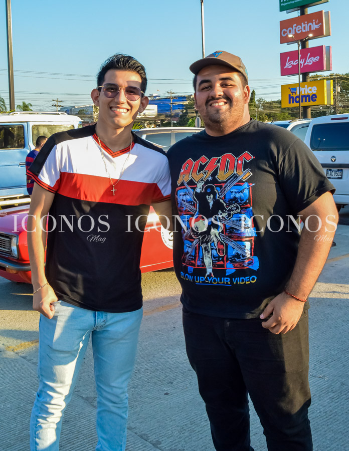 Exhibición carros clásicos 2024 Megaplaza Palenque