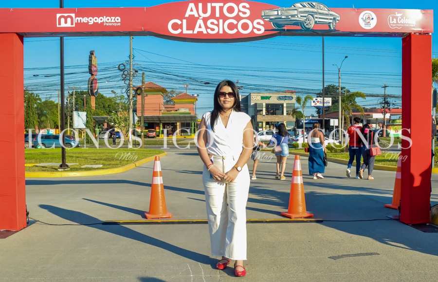 Exhibición carros clásicos 2024 Megaplaza Palenque