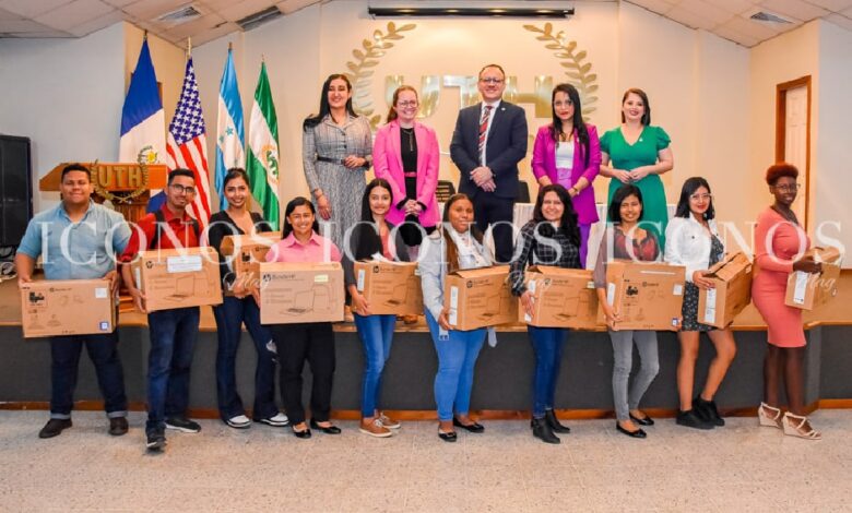 PORTADA UTH Tegucigalpa entrega becas