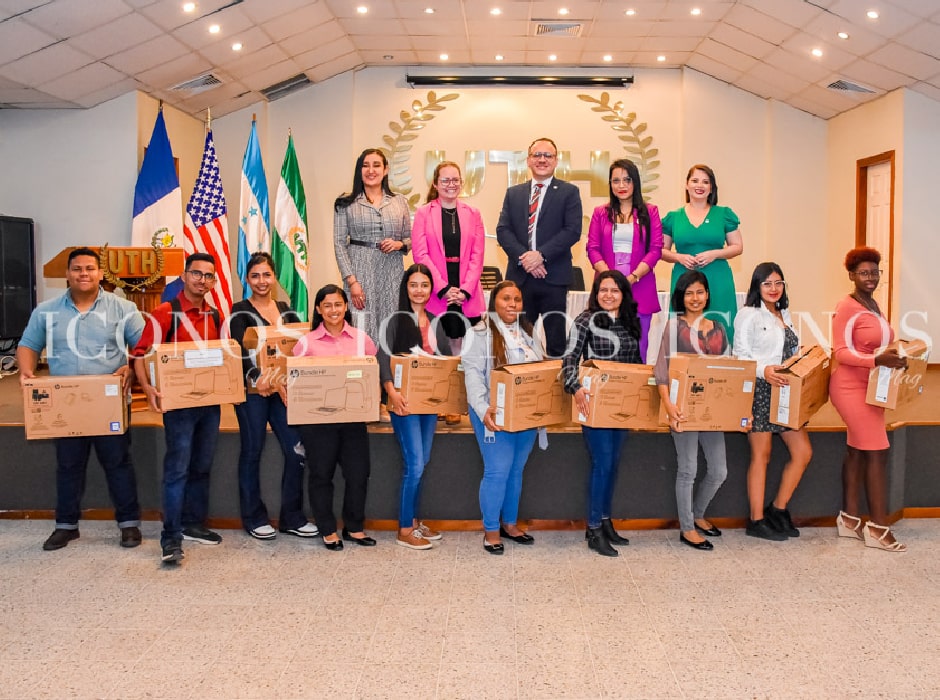 PORTADA UTH Tegucigalpa entrega becas