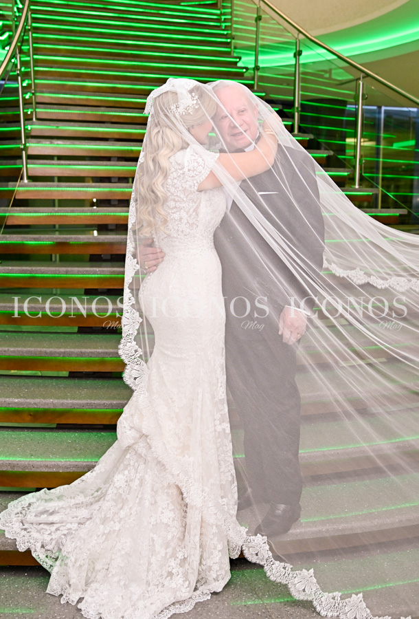 Posado novios boda religiosa Emma Mejia y Roger Valladares-3