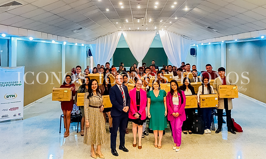 UTH Tegucigalpa entrega becas