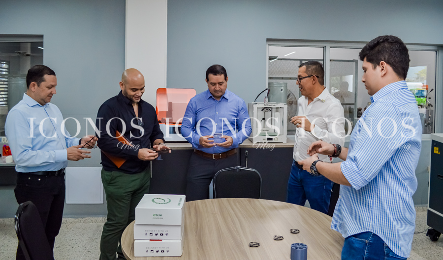 Visita UTH por ejecutivos de Lear Corporation