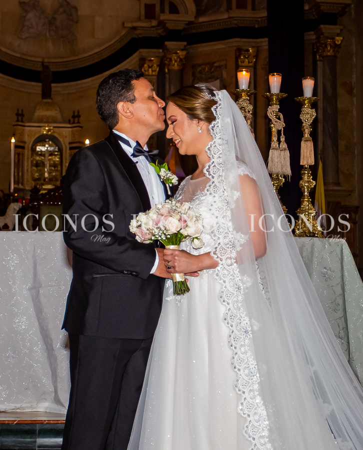 Ceremonia Ana Mercedes Izaguirre Herrera y Carlos Alberto Flores Raudales
