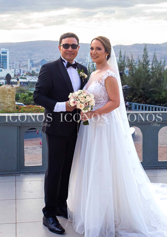 Ceremonia Ana Mercedes Izaguirre Herrera y Carlos Alberto Flores Raudales