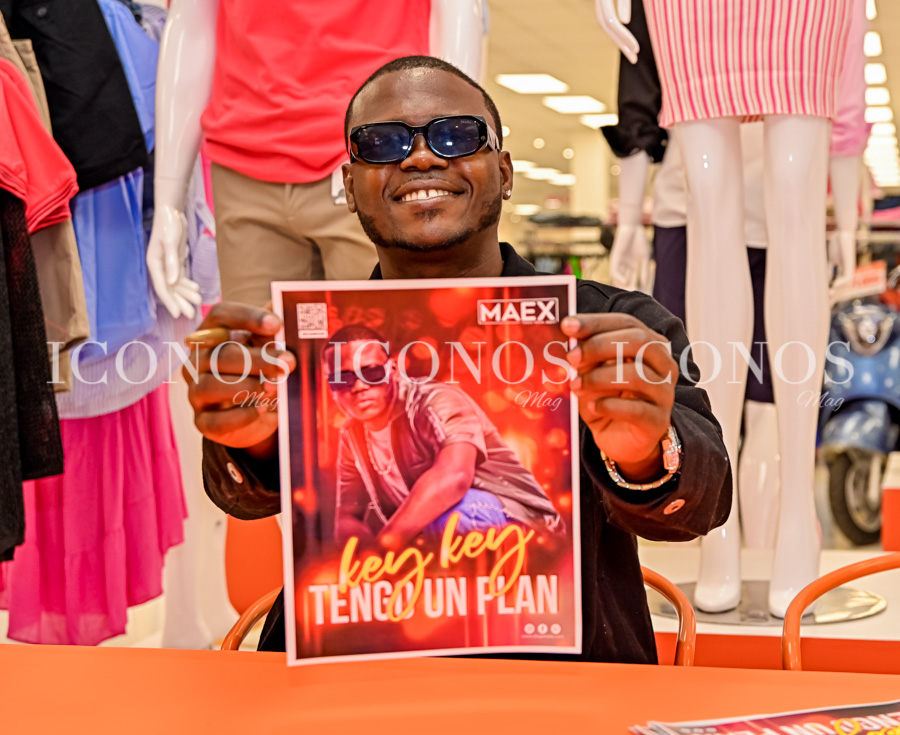 Firma autografos Key Key almacenes Maex Honduras