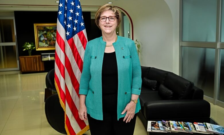 PORTADA Laura Dogu (2)-min