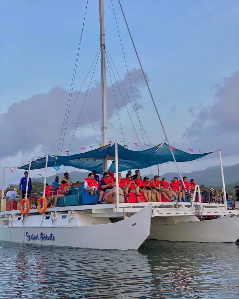 White Summer Party by Seafari Atrévete Water Sports