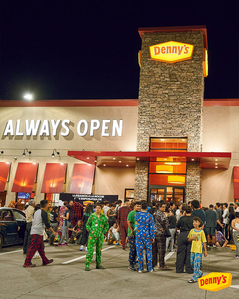 Denny's en Pijama 2024