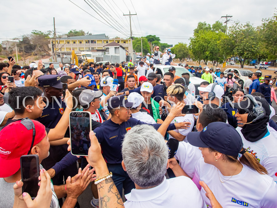 Donación UTH Honduras a escuela experimental UNAH