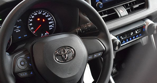 Toyota RAV 4 by Grupo Flores