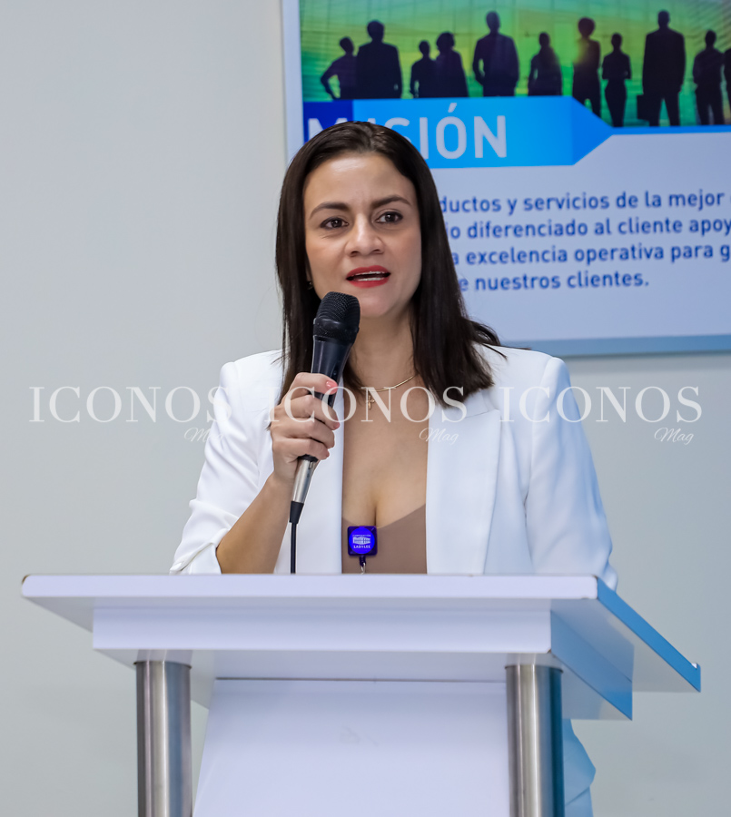 entrega becas reto estudiantiles 2024 by fundacion lady lee