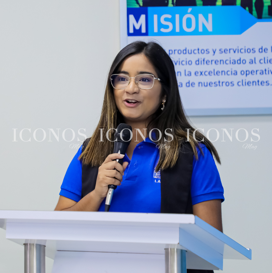 entrega becas reto estudiantiles 2024 by fundacion lady lee