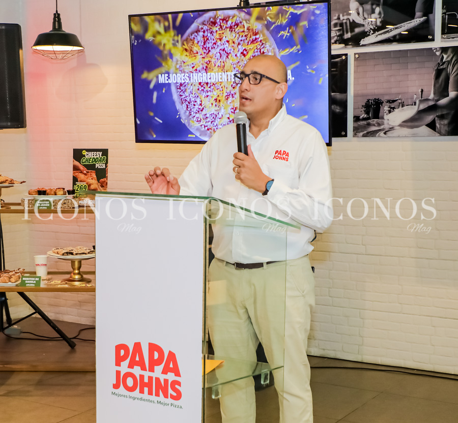 lanzamiento cheesy cheddar pizza 2024 by papa johns