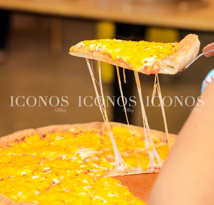 lanzamiento cheesy cheddar pizza 2024 by papa johns