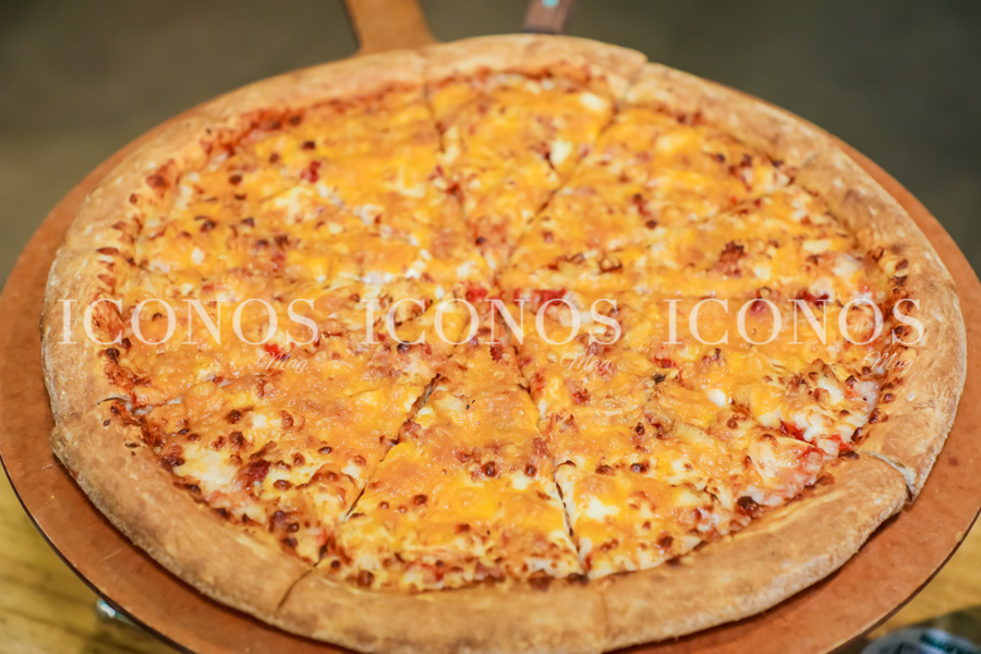 lanzamiento cheesy cheddar pizza 2024 by papa johns