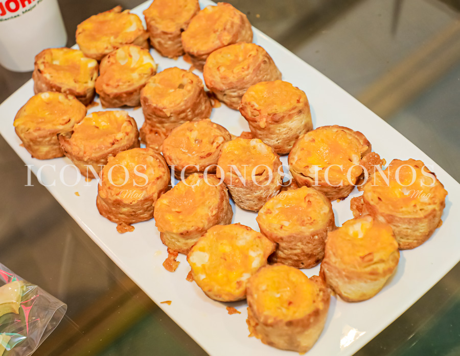 lanzamiento cheesy cheddar pizza 2024 by papa johns