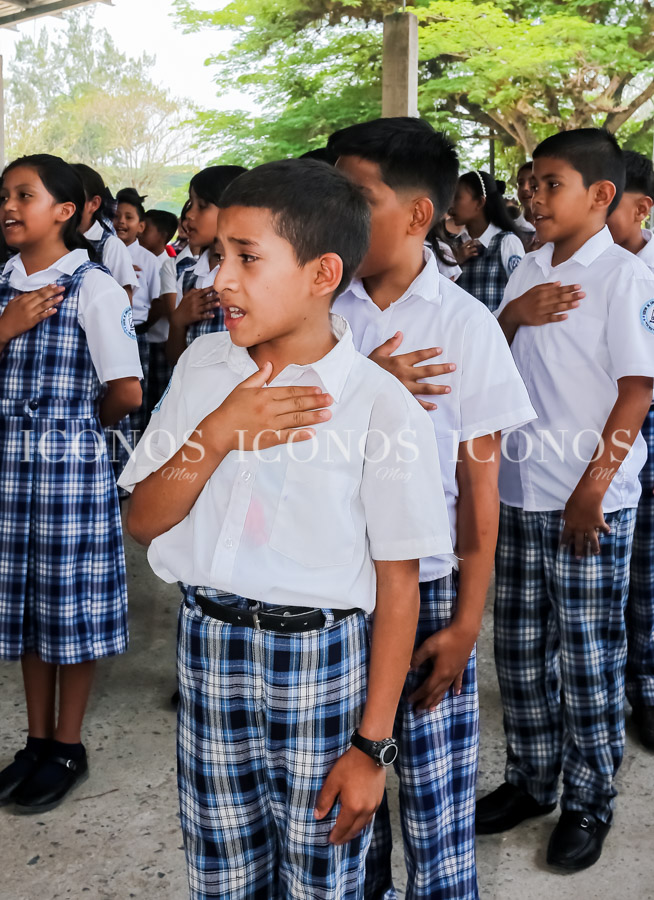 UTH donación a Escuela Vicente Cáceres Tegucigalpa