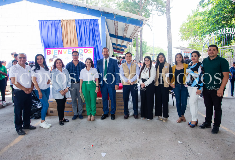 UTH donación a Escuela Vicente Cáceres Tegucigalpa