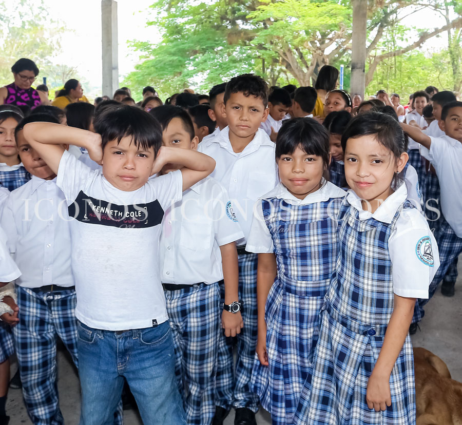 UTH donación a Escuela Vicente Cáceres Tegucigalpa