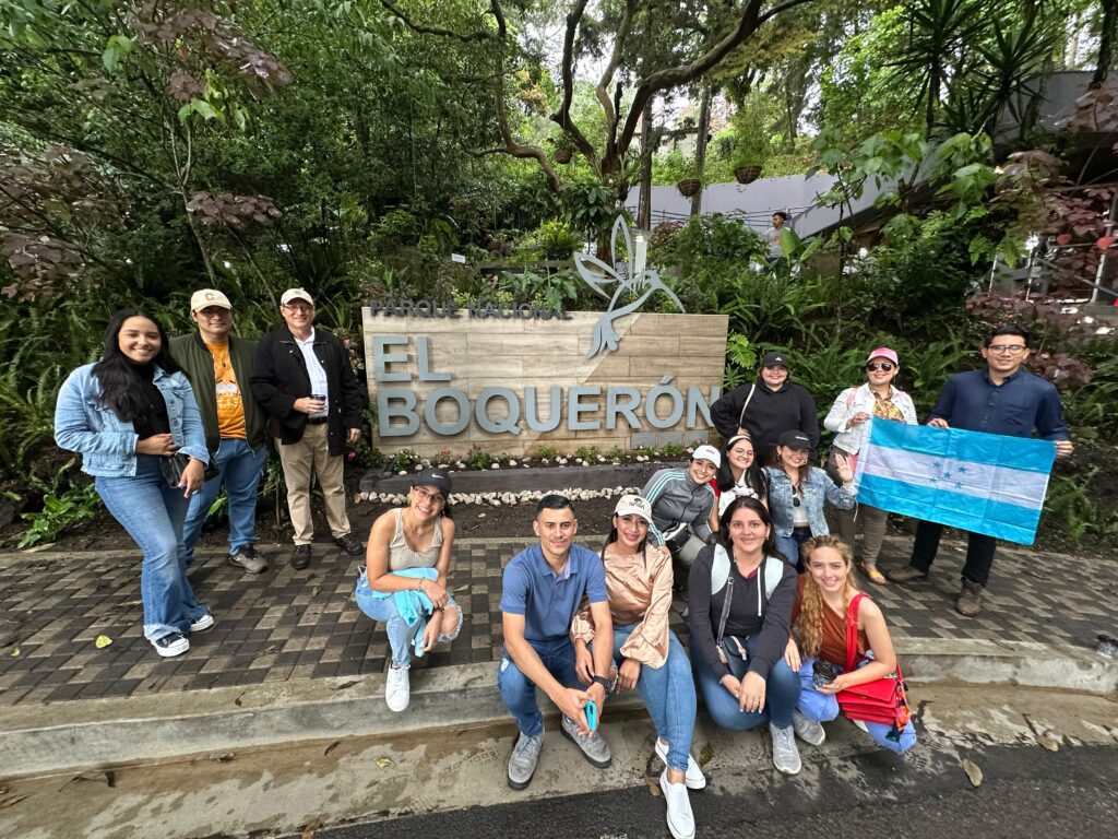 USAP viaje académico a universidad de El Salvador