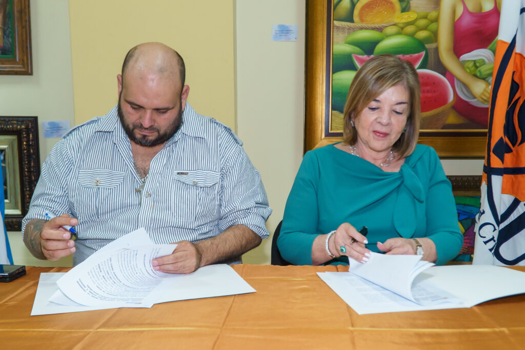Convenio UCENM e instituto oficial polivalente Tiburcio Carías Andino
