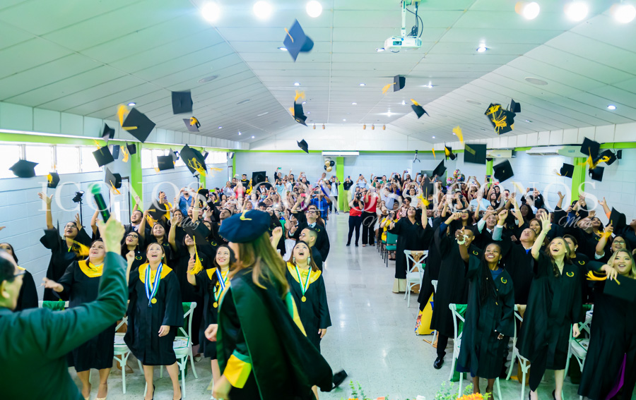 La 33 graduación UTH campus La Ceiba