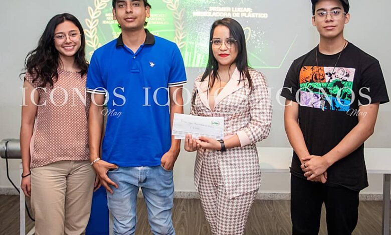 PORTADA Entrega de premios feria científica by UTH Tegucigalpa