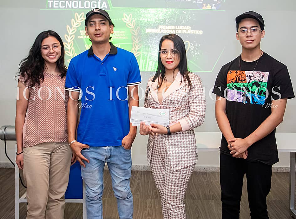 PORTADA Entrega de premios feria científica by UTH Tegucigalpa