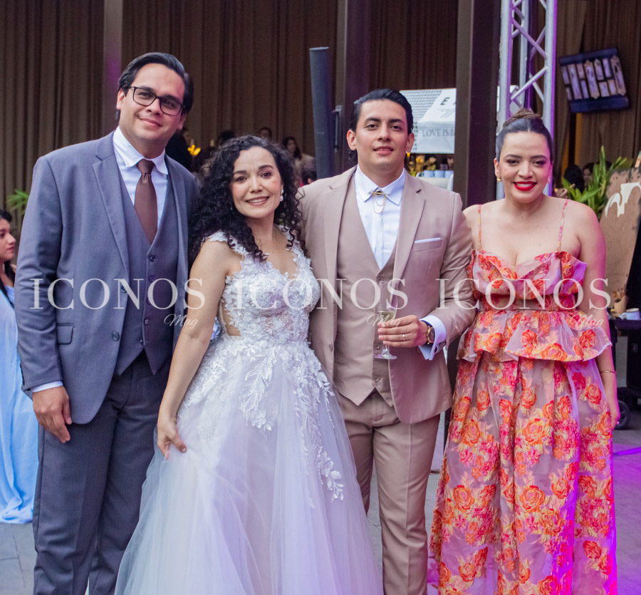 Shirley Paz de Peñaherrera y Arturo Peñaherrera