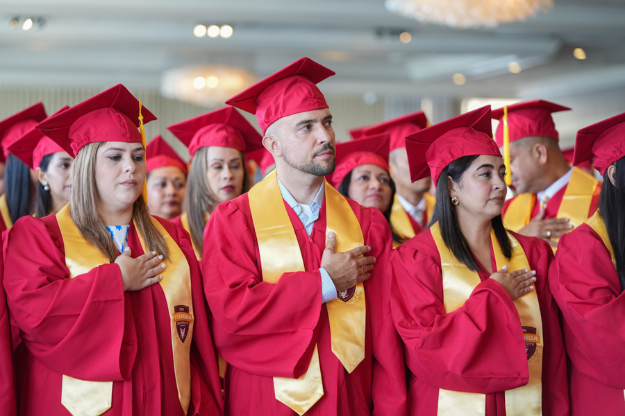 graduacion uth florida university 2024 1