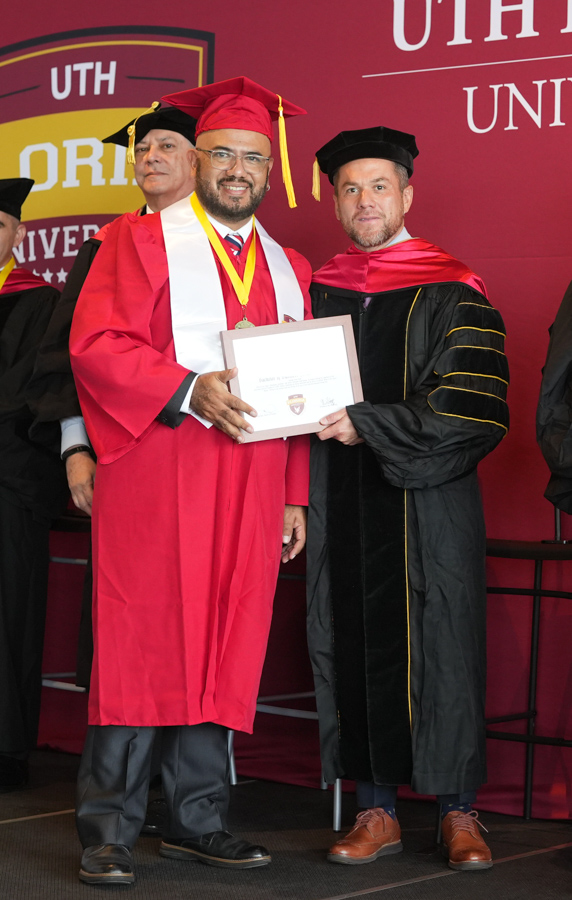 graduacion uth florida university 2024 2