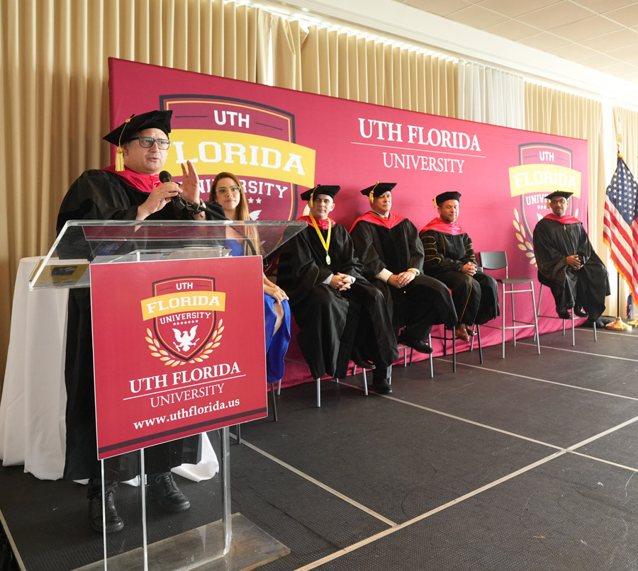 graduacion uth florida university 2024 3