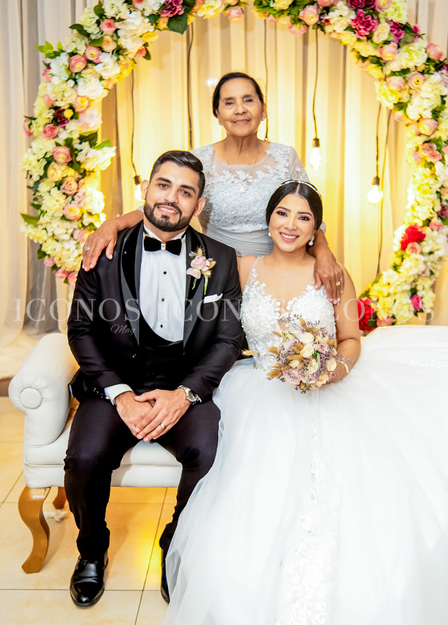 Helen Celina Melgar Rodríguez y Dennis Alberto Meza Ávila