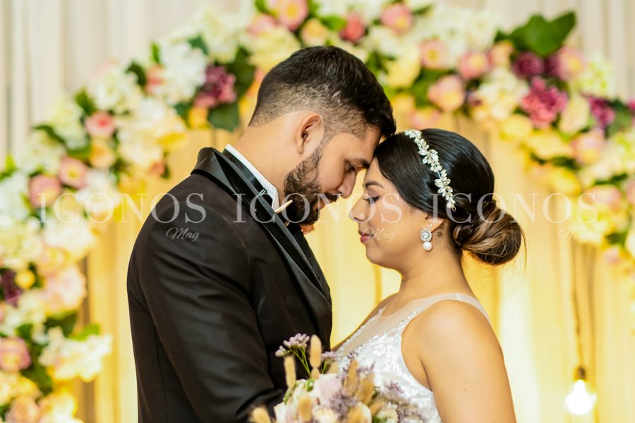 Helen Celina Melgar Rodríguez y Dennis Alberto Meza Ávila