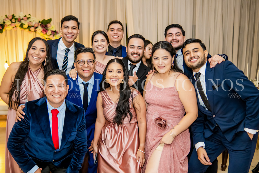 Helen Celina Melgar Rodríguez y Dennis Alberto Meza Ávila