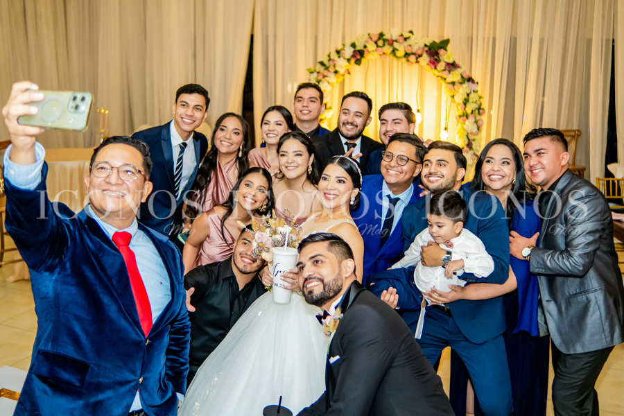 Helen Celina Melgar Rodríguez y Dennis Alberto Meza Ávila