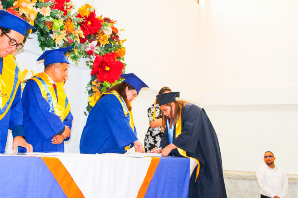 Ceremonia graduación 2024 UCENM Comayagua